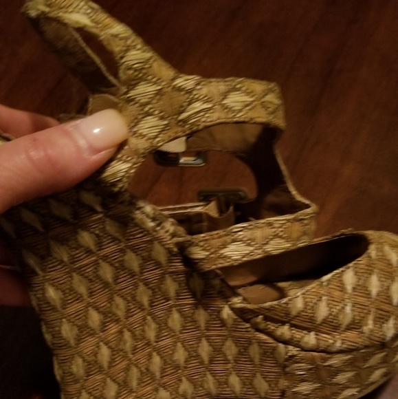 Sandles - Picture 3 of 4